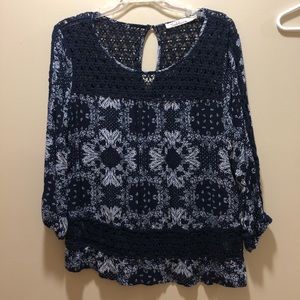 barely worn blouse☀️